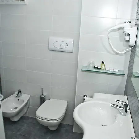 4 Strade Hotel 3*